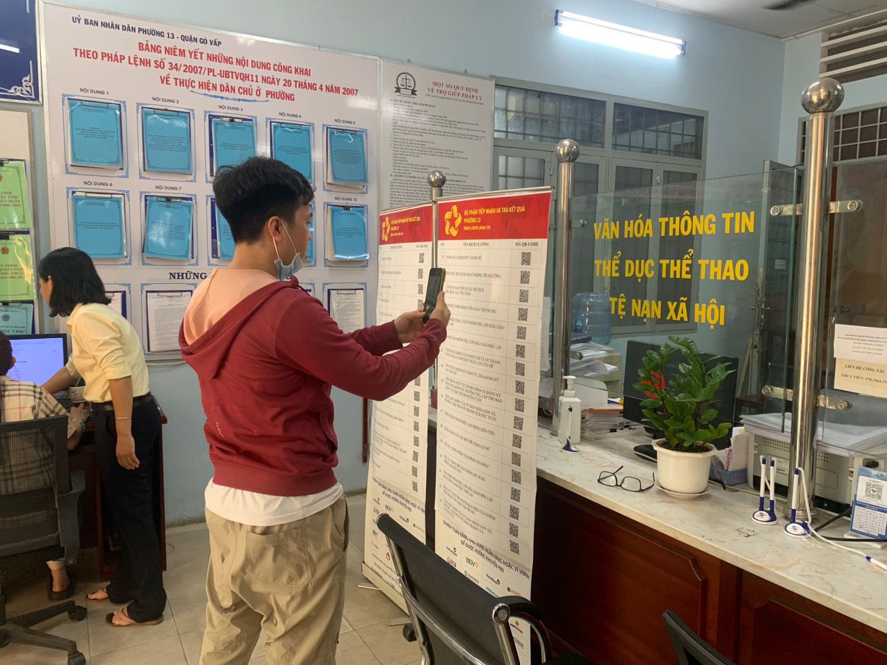 Phường 13 triển khai 31 mã QR Code đối với 31 bộ thủ tục Hành chính
                    thuộc thẩm quyền cấp phường giải quyết