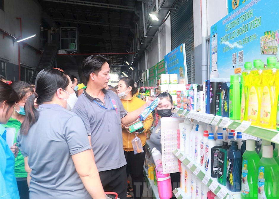 TP Thủ Đức: Ra mắt điểm bán hàng “Phúc lợi đoàn
                        viên”