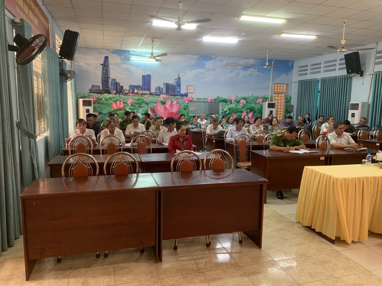 Hội nghị Nhân dân chuyên đề tháng 9 về lấy ý kiến dự thảo Đề án sắp xếp
                    Khu phố và Sơ kết 9 tháng đầu năm, triển khai nhiệm vụ 3 tháng cuối năm 2023