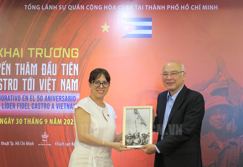 Khai trương chuyến xe kỷ niệm 50 năm Lãnh tụ Cuba Fildel
                        Castro đến thăm Việt Nam