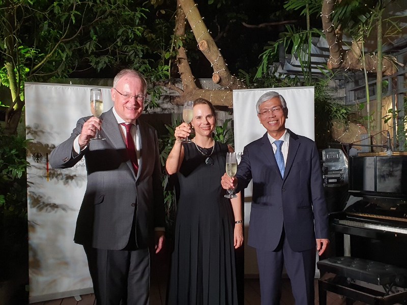 Kỷ niệm 33 năm Ngày Thống nhất nước Đức