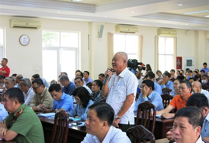 Chủ tịch UBND TPHCM tiếp xúc cử tri Quận 7, Quận 4, huyện Nhà Bè