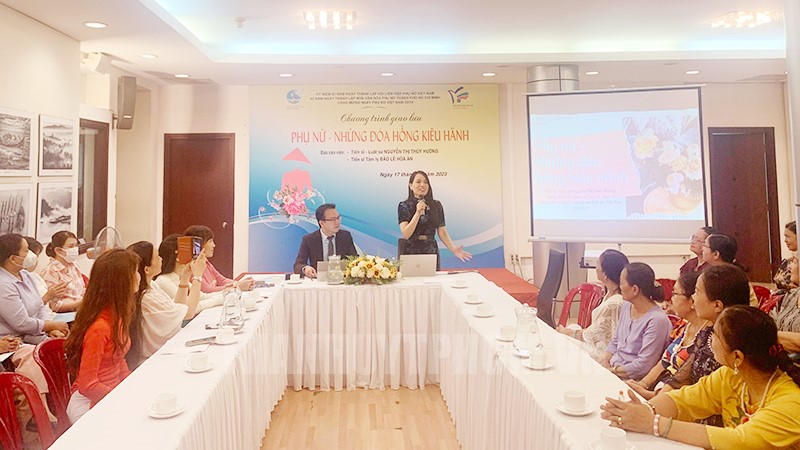Chương trình Giao lưu với chủ đề “Phụ nữ - Những đóa
                        hồng kiêu hãnh”