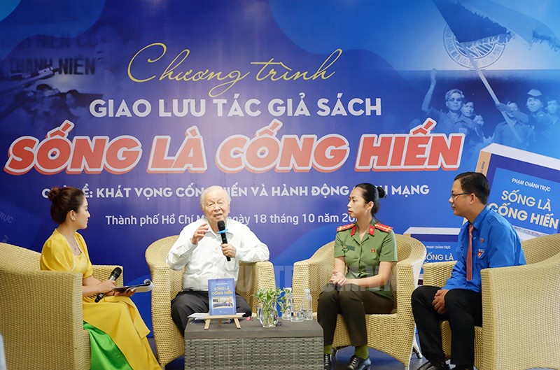 Chương trình giao lưu “Khát vọng cống hiến và hành động
                        cách mạng”