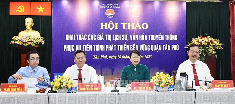 Khai thác các giá trị lịch sử, văn hóa truyền thống phục
                        vụ tiến trình phát triển bền vững