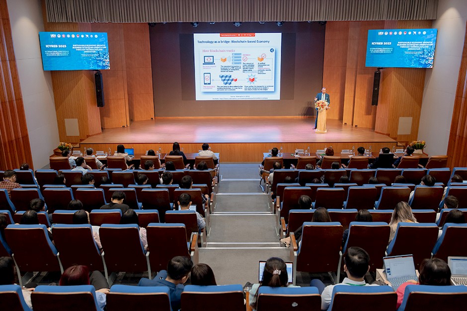 Hơn 200 nhà khoa học, giảng viên trẻ tham dự ICYREB
                        2023
